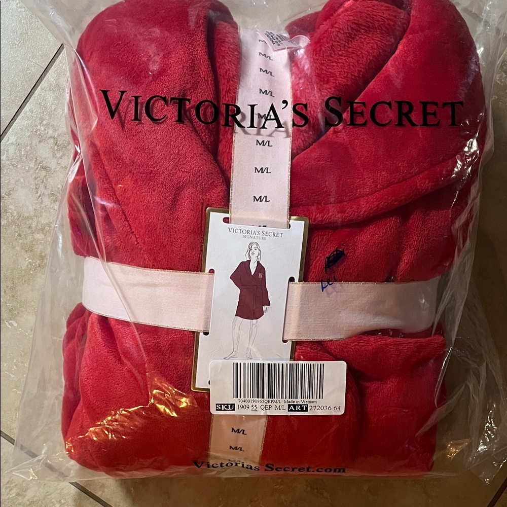 Victoria's Secret Scarlet Plush Robe
